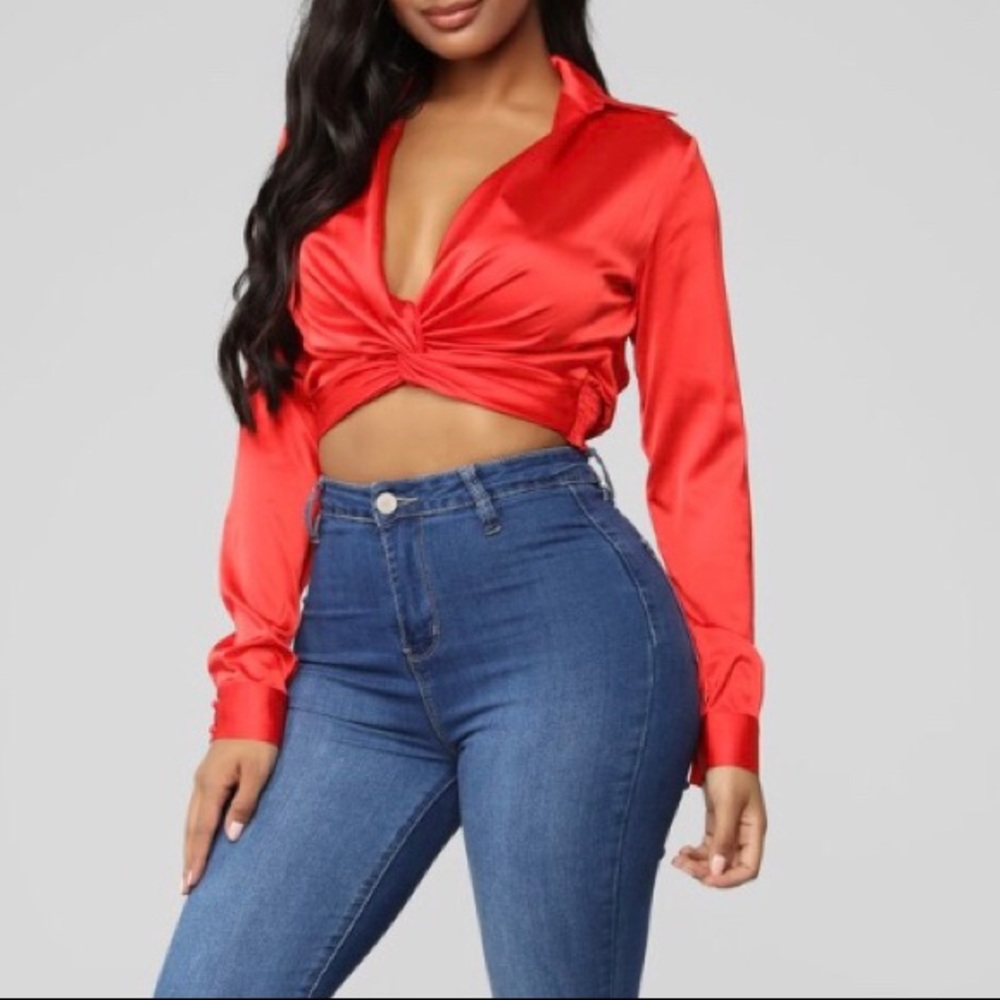 Don’t get this twisted red Fashion Nova top